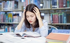 只能看得进碎片化信息，打工人文化体力告急